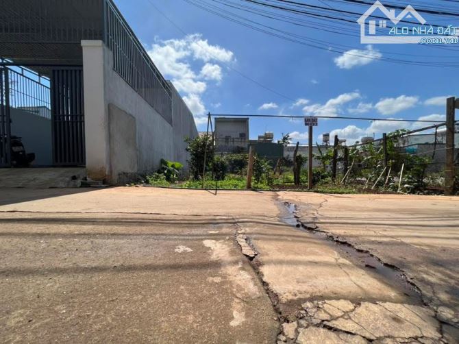 BÁN ĐẤT HẺM 246  Y MOAN - P. TÂN LỢI. DT 10x23m - TC 50m2 - HƯỚNG ĐÔNG. GIÁ 5,2 TỈ