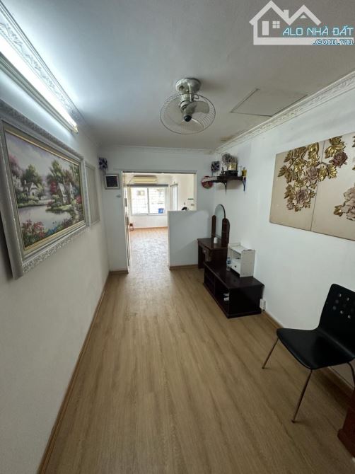 BÁN CĂN TẬP THỂ NGUYỄN TRÃI - THANH XUÂN - 2.x TỶ  DT 55m2, 2 ngủ, Phòng khách, bếp, wc kh