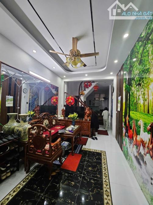 NHÀ RIÊNG QUAN HOA - 40M² - NGÕ NÔNG - GẦN PHỐ - 2 THOÁNG - 4 NGỦ - GIÁ 8.95 TỶ (HCG69563)