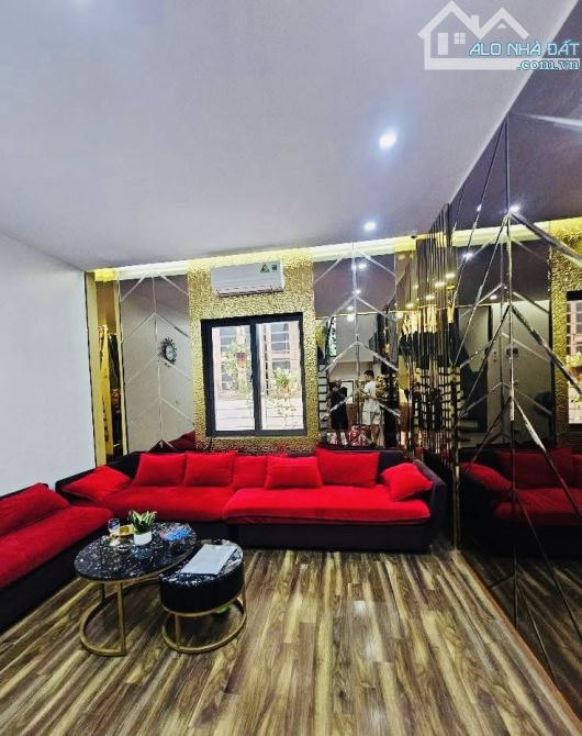 NHÀ NGÕ Ô TÔ PHỐ NGUYỄN CHÍ THANH - PHÂN LÔ - 45m2, 6t, 18xxx…