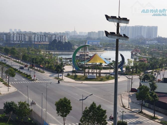 đầu phố NGỌC THỤY xát đường HÔNG TIẾN - 110m  mặt tiền 5.2m - ô tô tránh thông  chỉ 16tỷ2.