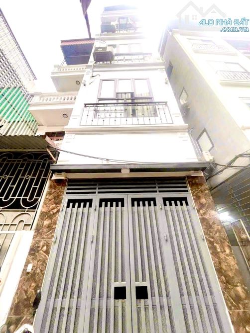 Lĩnh Nam - Hoàng Mai   31 m - 5 tầng - 5,96 tỷ