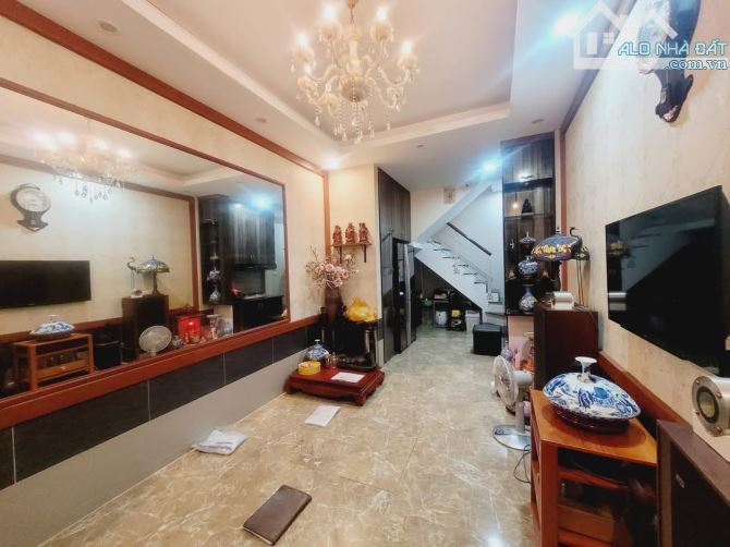 NHÀ CỰC ĐẸP - THÁI THỊNH - LÔ GÓC - 3 THOÁNG - TRƯỚC NHÀ 3M - DT 35M2