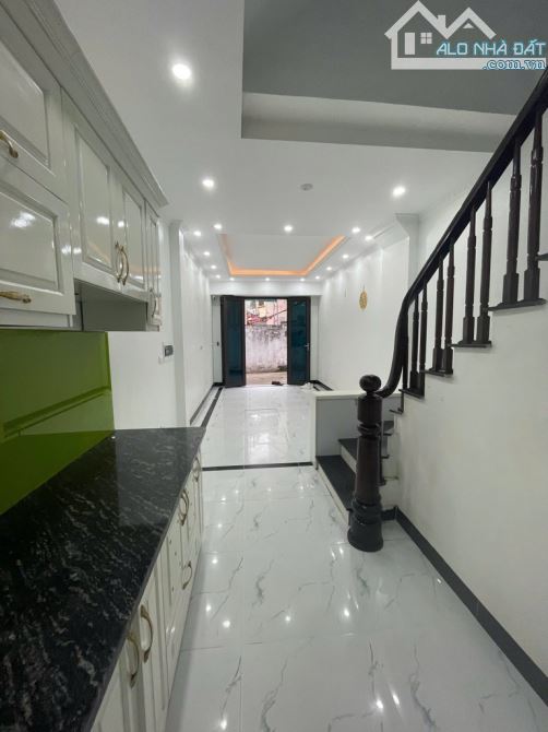 Bán nhà gần ga tàu điện Nhổn ô tô vào nhà 5 tầng 4 phút ra Nhổn chỉ hơn 4 tỷ