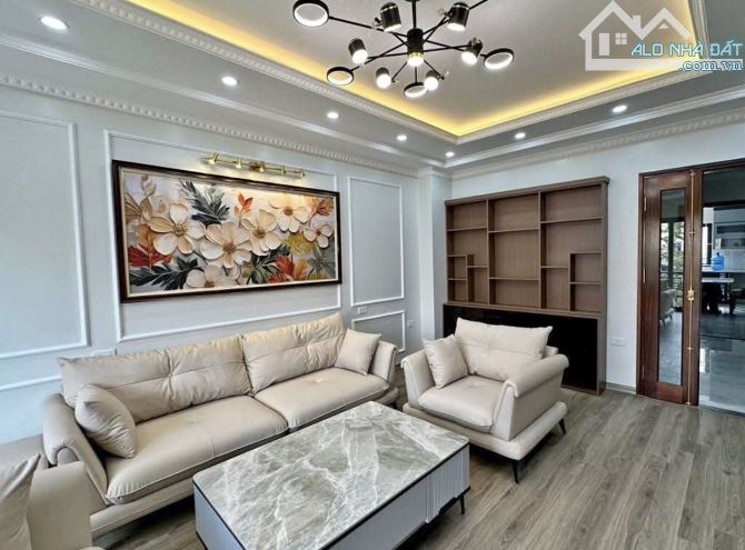 BÁN Nhà  mặt phố Yên XÁ  Ôtô  Tải đỗ của ; đường siêu Rộng Tránh, KINH DOANH SẦM UẤT, gần