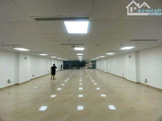 Cho thuê Văn Phòng , MBKD 250m2x2 tầng,MT15m,Phố Hoàng Quốc Việt , Cầu Giấy 45t/sàn