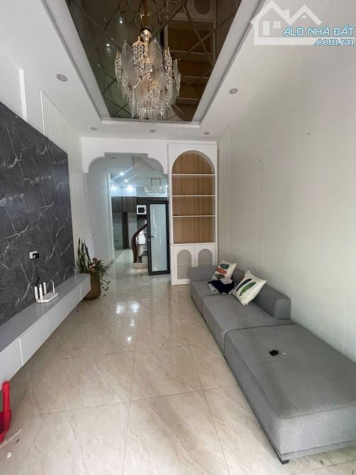 Cho thuê nhà nguyên căn 3.5 tầng tại Hoàng Văn Thái, Thanh Xuân – Giá hấp dẫn!