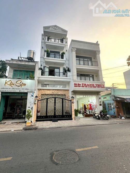Bán nhà MT Nguyễn Hữu Tiến 5x26m, 3 lầu, nhà đẹp