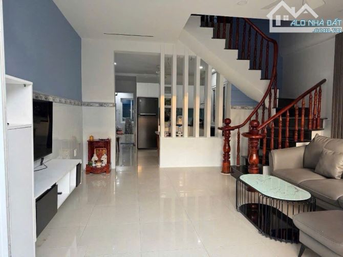 Bán nhà 2 tầng, Huỳnh Tấn Phát. 100m2 full thổ cư - Ngang 5m. Chỉ 5.x ty