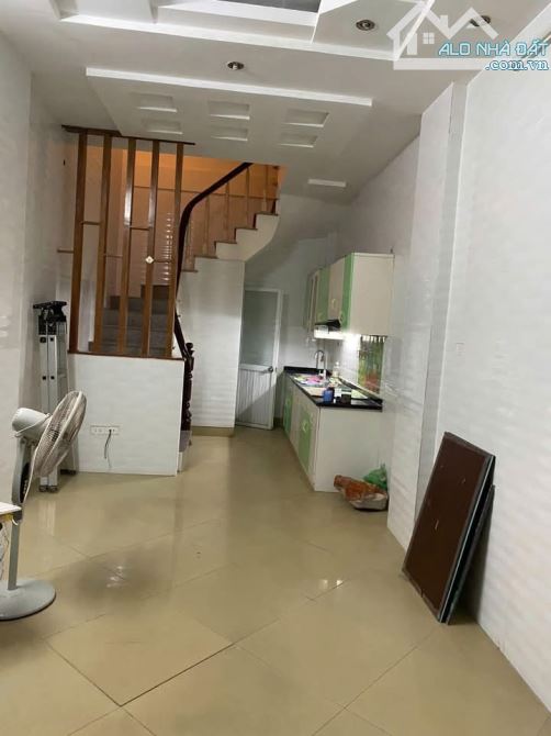 Cho thuê nhà ngõ phố Yên Hòa Cầu Giấy 30m x 5 tầng, giá 14tr/tháng