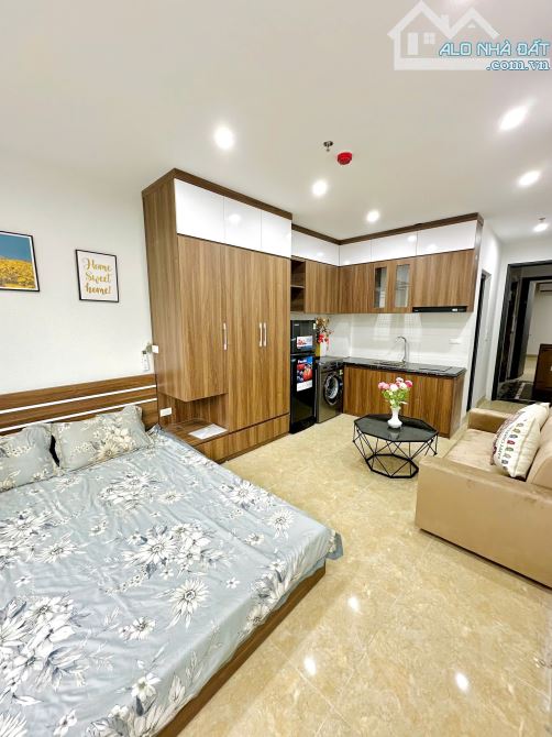 Cho Thuê CCMN 381 Nguyễn Khang Cầu Giấy 30m2 Studio Ban Công Giặt Riêng Thang Máy Gần Chợ