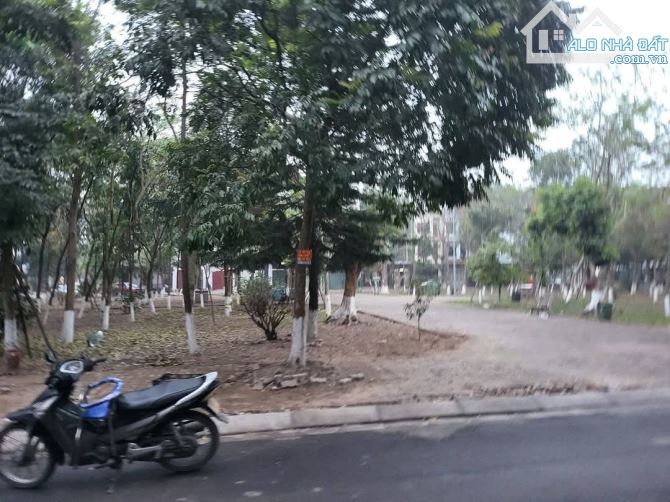 Bán đất giãn dân hòa đình nhìn vườn hoa DT 81m, MT 4,5m, Hướng ĐN, Giá 7,9 tỷ