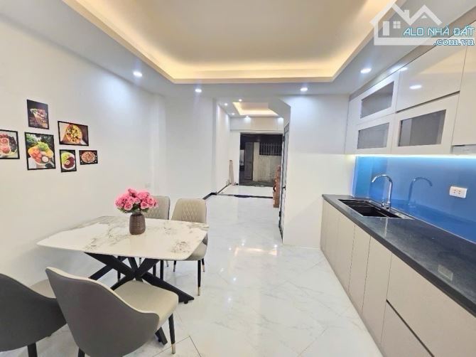 Tứ hiệp ngay sát, nhà 70m2, sân vườn để xe, ô tô đỗ cổng ngày đêm