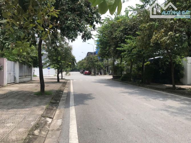 Cần Bán gấp. Đất Tu Hoàng - Phương Canh. Oto tránh, vỉa hè. Xây VP 7 tầng. Dt 80m2*14.5 tỷ