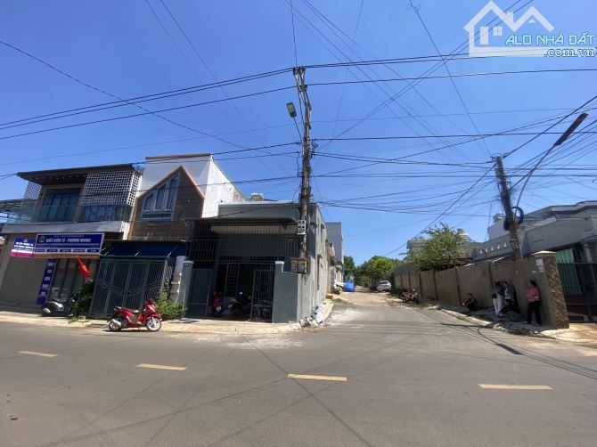 Căn góc ngã 4 Nhà mặt tiền đường A5 - CưEabur