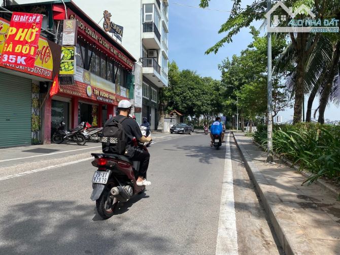 Đoàn Đẻ Trứng Vàng  - CCMN Trích Sài - TÂY HỒ - Thang Máy - GPhố 65M x 7 Tầng Nhỉnh 18 Tỷ