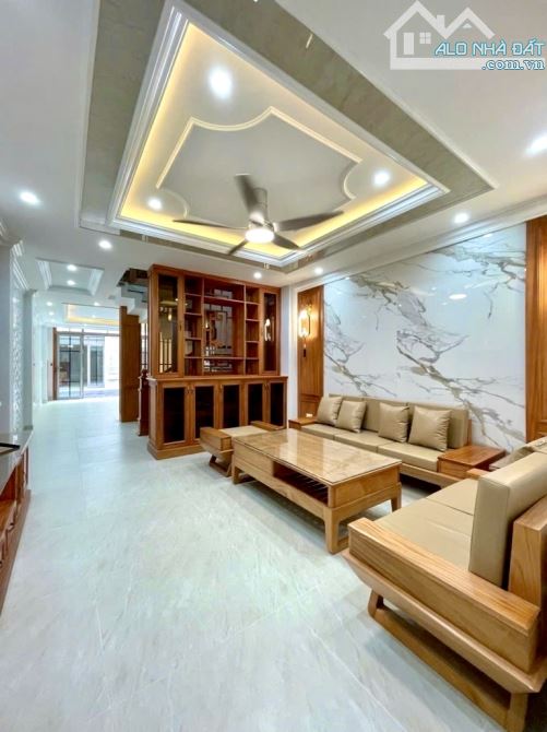 Nhà 5 tầng mới đẹp - Ngay Công Viên Làng Hoa Cây Trâm - Nguyễn Văn Khối - Chỉ hơn 7tỷ