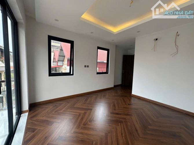 Nhà đẹp 2 mặt thoáng đường ô tô kinh doanh tốt ngõ Phố Chu Huy Mân DT 66m2 . Giá 13.3 tỷ - 10