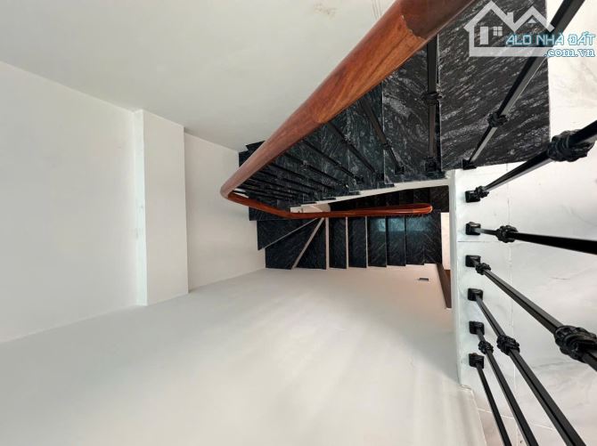 Nhà đẹp 2 mặt thoáng đường ô tô kinh doanh tốt ngõ Phố Chu Huy Mân DT 66m2 . Giá 13.3 tỷ - 11