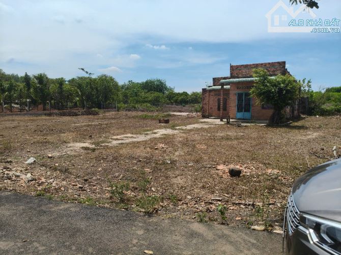 BÁN 1200M2 NGANG 40M, ĐƯỜNG NHỰA 6M THÔNG, KHU DÂN CƯ, CO 300TC GIÁ 1.5TI - 1