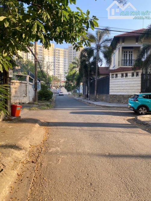 Bán đất biệt thự đường lã Xuân oai.DT:300m2 ( thổ cư 160m2 + đất vườn 140m2 ) - 3