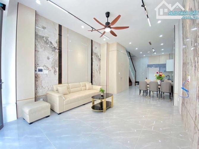 Sẵn HĐ thuê 15 triệu/tháng! Bán nhà Thành Thái, Q10, Giá 3 tỷ 150 DT 65m2, sổ riêng - 1