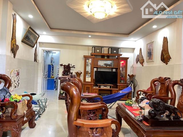 BÁN NHÀ 2 TẦNG - DT KHỦNG - HXH - KHÔNG BỊ LỘ GIỚI - GIÁ TỐT - P.BHH, BÌNH TÂN - 1