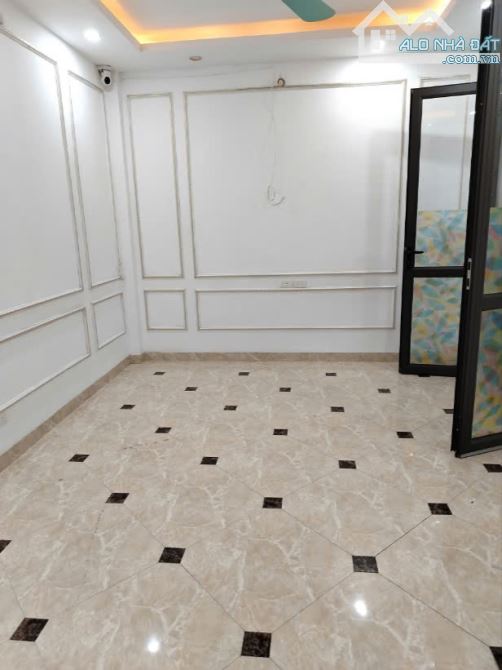 Cho thuê nhà ngõ 521 Trương Định, 5 tầng x 33m2, 3 ngủ khép kín, 12 Triệu/tháng - 1