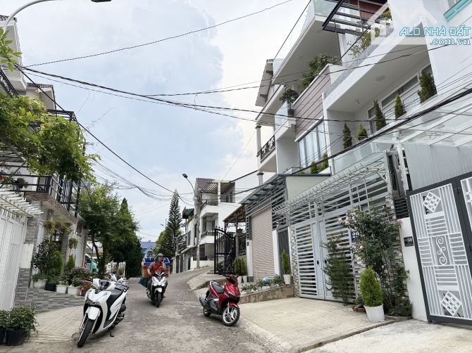 📍 NHÀ MỚI PHƯỜNG 4 (92M2 1 TRỆT 2 LẦU 👉 4PN) NỘI THẤT MỚI - ĐƯỜNG 🚘 TRÁNH NHAU - 1