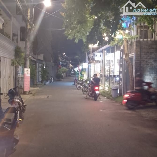 Q.7 -  GÓC 2 MẶT TIỀN  XE HƠI TRÁNH,  CHỈ 15 TỶ, DT KHỦNG 210m² - 1