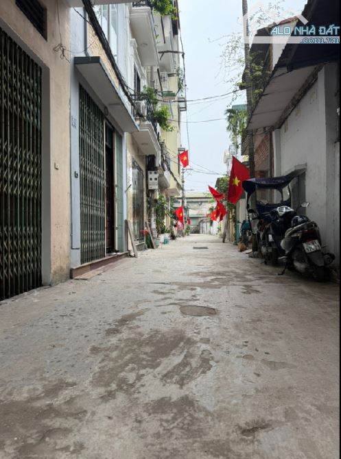 NHÀ ĐỨC GIANG - 4 TẦNG ĐẸP - Ô TÔ VÀO NHÀ - HAI MẶT THOÁNG Diện tích 45m² - 1