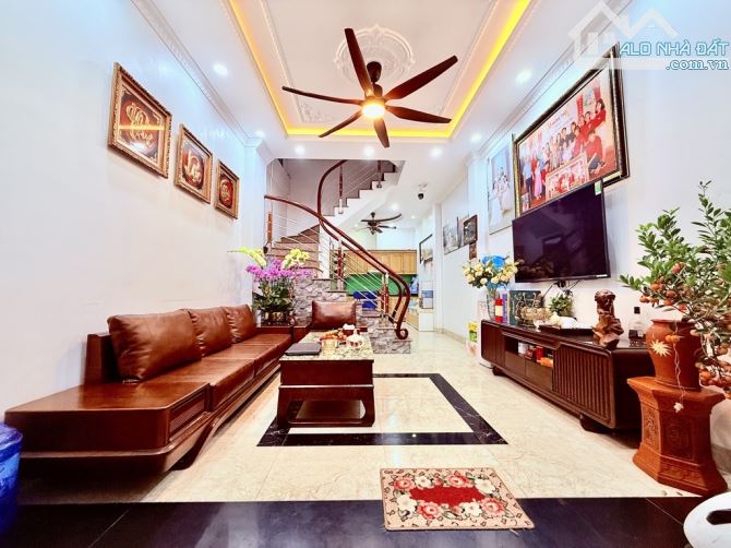 KIM GIANG 40M2 - NHÀ DÂN TỰ XÂY - MẶT NGÕ THÔNG -  Ô TÔ QUA NHÀ - AN SINH XÃ HỘI ĐỈNH CAO