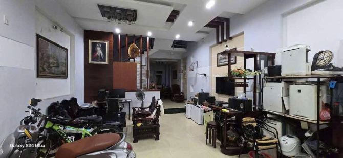 NHÀ ĐẸP GIỮA LÒNG PHỐ - SÁT HỒ - 3 TẦNG CHẮC CHẮN - GIÁ HỢP LÝ CHỈ 6,6 TỶ - ĐỪNG BỎ LỠ - 1