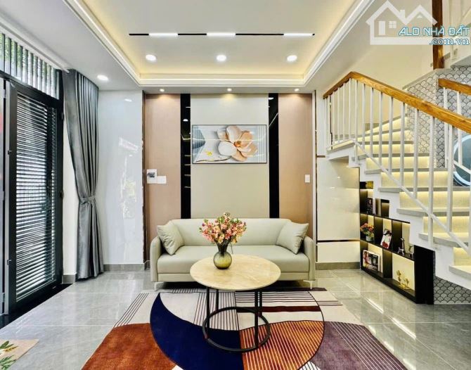 Cô Hà bán gấp căn nhà hẻm 1/ ngay Hòa Bình, Tân Phú. Giá: 3 Tỷ 050 / 54m2. Sổ hồng riêng - 1