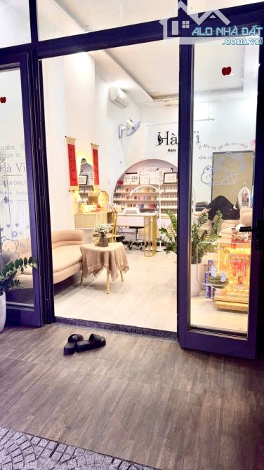 Tòa căn hộ 6 tầng- Thang máy - Dòng tiền 65 triệu tháng- Sau bến xe- Giá chỉ 10,55 tỷ