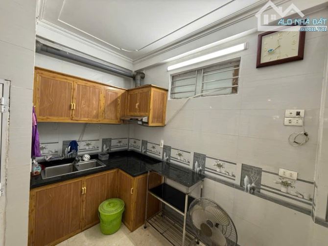Nhà bán ngã tư sở sổ đỏ vuông vắn - 1