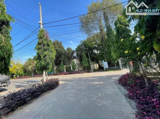 BÁN NHÀ VƯỜN SẦU RIÊNG 4299M2 ĐƯỜNG BÊ TÔNG CÓ SẴN 300M2 THỔ CƯ KHU DÂN CƯ CHỈ 1TY8 - 1