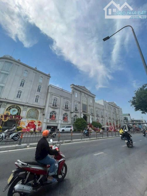 BÁN LÔ ĐẤT HẺM XE HƠI GẦN MẶT TIỀN ĐƯỜNG GIÁ RẺ - 1