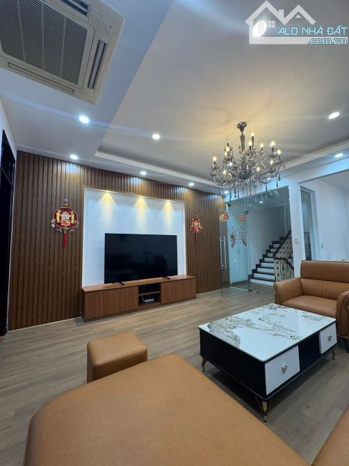 Bán nhà phố Quan Nhân Thanh Xuân, 50m2 5tầng MT5m, 4PN, oto đỗ cửa, 10m ra hồ điều hoà - 1