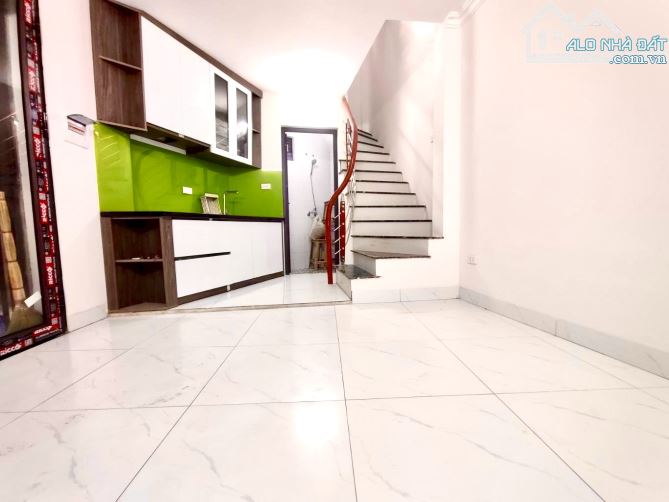 Lĩnh Nam  - Hoàng Mai         21/25m - 4 tầng - 2,98 tỷ - 1