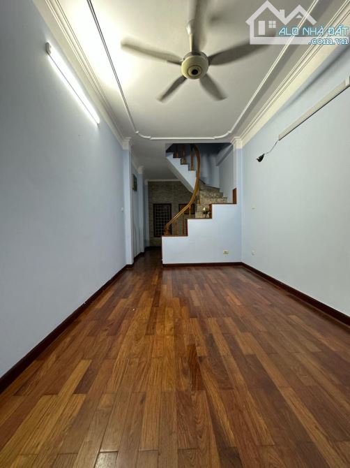 SIÊU PHẨM 12Tỷ 35m 5T MT 4m ĐỘI CẤN BA ĐÌNH ÔTÔ 7CHỖ ĐỖ CỬA 15M RA PHỐ ÔTÔ TRÁNH NGÕ THÔNG - 1