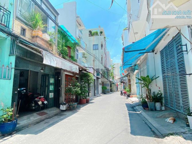NHÀ BÁN HẺM LẠC LONG QUÂN, P.10, QUẬN TÂN BÌNH. DIỆN TÍCH 84M2 - NGANG KHỦNG - GIÁ CHỈ 12 - 1