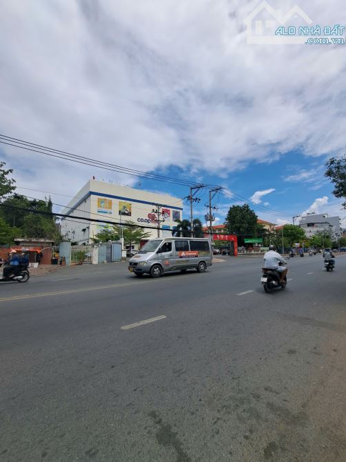 BÁN NHÀ 3 TẦNG MẶT TIỀN HUỲNH TẤN PHÁT, Q7 – GẦN COOPMART – DT 9x27m – GIÁ 15 TỶ - 1