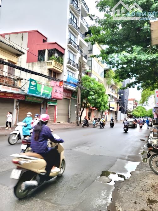 Mặt phố La Thành, ko QH, vỉa hè, kinh doanh, 68m*3T cũ, cho thuê 300tr/năm, sổ nở hậu - 1