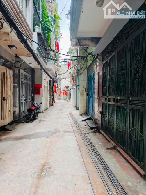 Nhà tự xây, mặt ngõ oto vào nhà, Trung Liệt, thoáng sau, sổ 70m2, CTY. Giá 16.6 tỷ - 1