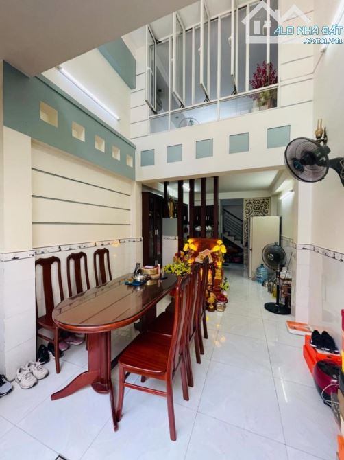 Hạ 270 triệu, nhà 32m2, 4 tầng BTCT, hẻm xe hơi, gần CV Làng Hoa Gò Vấp, nhỉnh 4.5 tỷ - 1