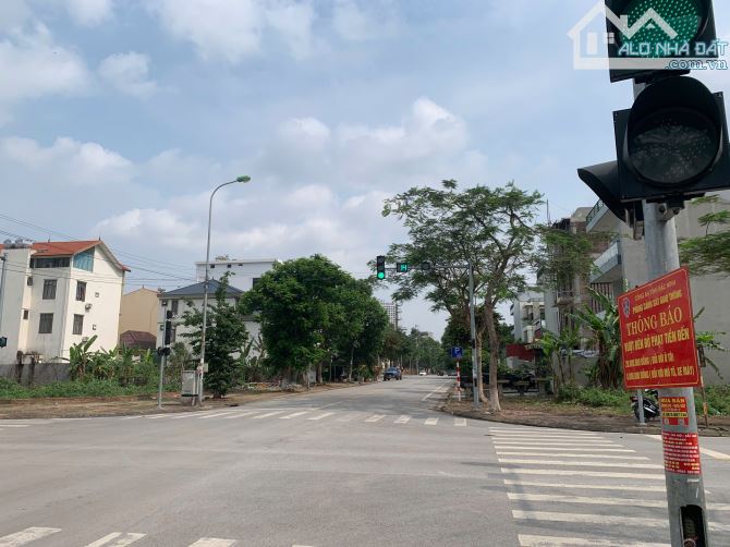 Bán đất BT . Chu Văn AN . Yna . dt 229m . mt 12,7m . hướng TN . giá 20 tỷ 5 - 1