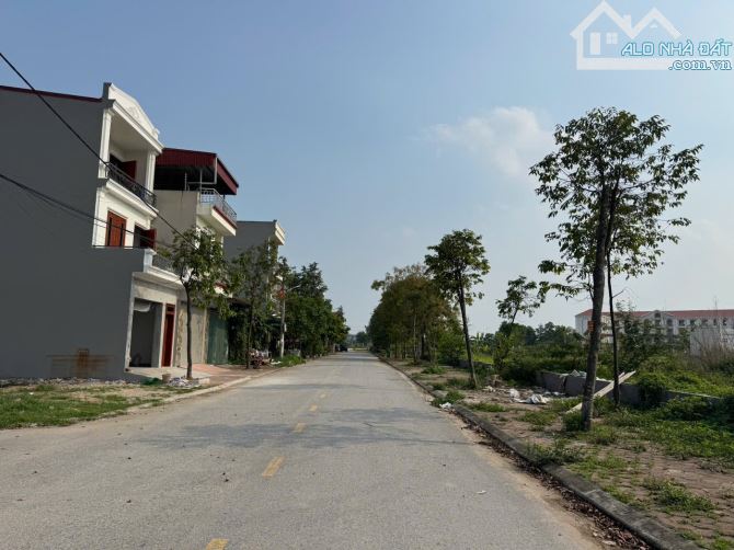 Bán Lô Góc Trà Xuyên . dt 95m . mt 5m . hướng T & B . giá 8ty750 - 1