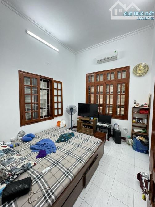 Nhà tự xây, ngõ 40 Phan Đình Giót, sổ 64m2,gần oto, ngõ SH quay đầu. Bán gấp 11 tỷ - 1