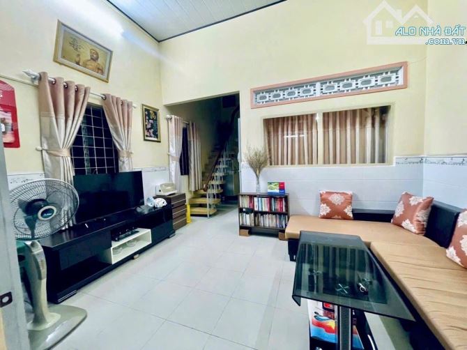 Bán nhà 2 tầng hẻm trần bình trọng  giá tốt - 1